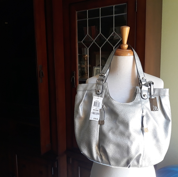 NWT Style&co. Silver hand bag. - Picture 3 of 6